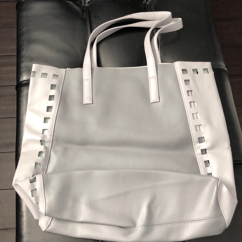 Estie lauded gift leather bag